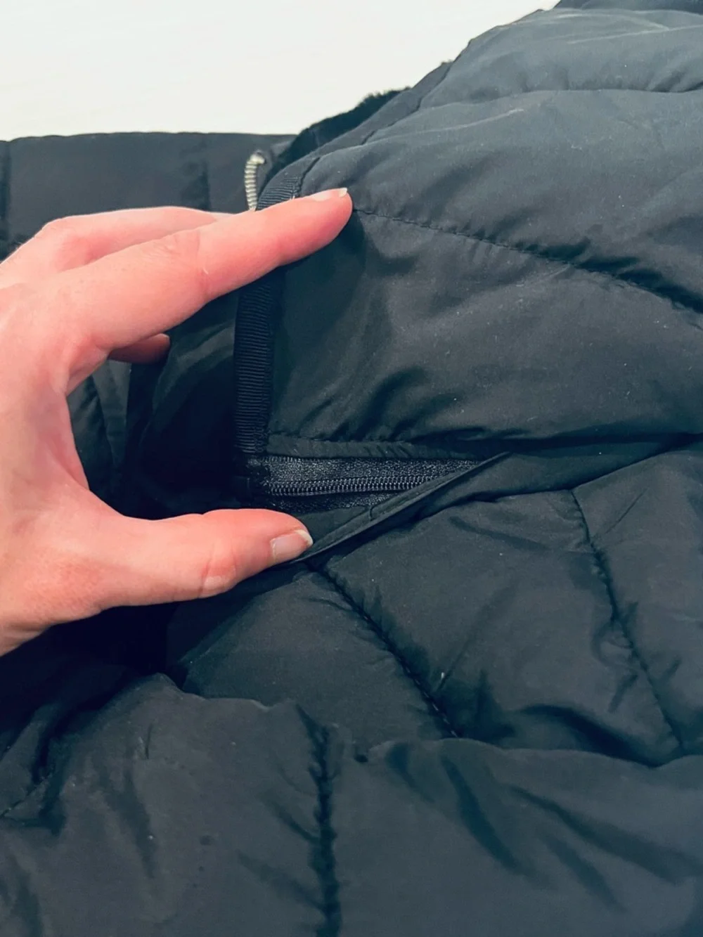 Abercrombie & Fitch Black Puffer Water-Resistant Jacket with Removable Hood - Picture 5 of 6